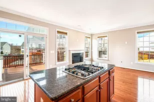 2433 Battery Hill Cir, Woodbridge, VA 22191 - Photo 11