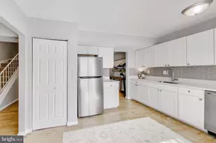 2557 Kingswood Ct, Woodbridge, VA 22192 - Photo 3