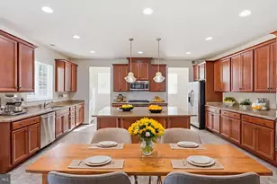 15705 Birdsong Ct, Woodbridge, VA 22193 - Photo 5