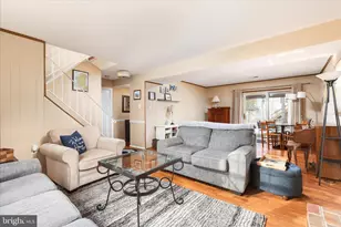 2912 Woodburn Ct, Woodbridge, VA 22192 - Photo 17