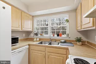 12161 Chaucer Ln, Woodbridge, VA 22192 - Photo 15