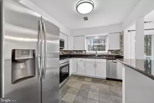 2885 Burgundy Pl, Woodbridge, VA 22192 - Photo 13