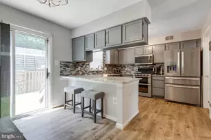 13006 Hunterbrook Dr, Woodbridge, VA 22192 - Photo 3