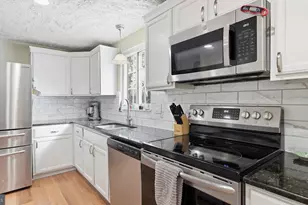 16041 Macedonia Dr, Woodbridge, VA 22191 - Photo 9