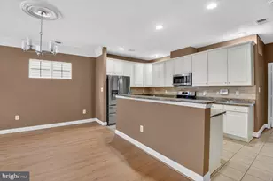 16942 Chesley Pl, Woodbridge, VA 22191 - Photo 9