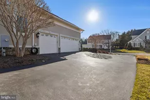 8346 Roxborough Loop, Gainesville, VA 20155 - Photo 9