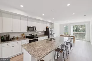 18255 Summit Pointe Dr, Triangle, VA 22172 - Photo 7