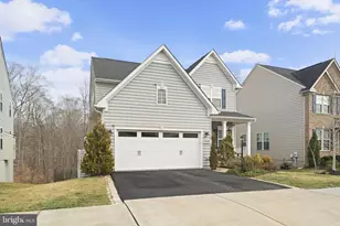 4545 Cotswold Manor Loop, Woodbridge, VA 22192 - Photo 9