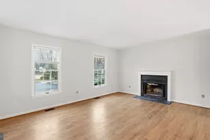 5545 Spangler Ln, Woodbridge, VA 22193 - Photo 3