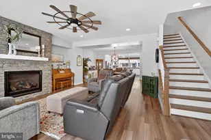 13890 Clear Lake Cir, Woodbridge, VA 22191 - Photo 11