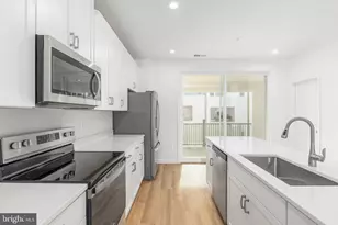 2550 Neabsco Common Pl, Woodbridge, VA 22191 - Photo 13