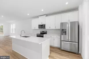 2550 Neabsco Common Pl, Woodbridge, VA 22191 - Photo 11