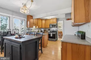 2617 Woodfern Ct, Woodbridge, VA 22192 - Photo 17