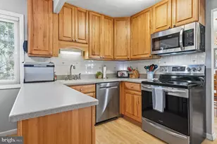 2617 Woodfern Ct, Woodbridge, VA 22192 - Photo 19