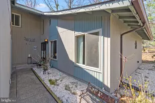 2617 Woodfern Ct, Woodbridge, VA 22192 - Photo 3