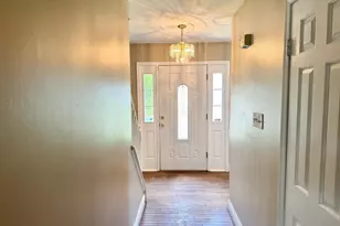 15407 Skyline Dr, Dumfries, VA 22025 - Photo 9