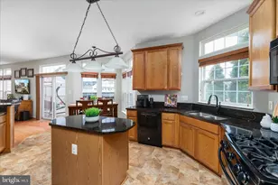 8107 Landfall Ct, Gainesville, VA 20155 - Photo 11