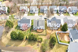 8304 Tenbrook Dr, Gainesville, VA 20155 - Photo 3