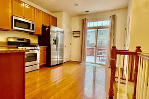 15706 John Diskin Cir, Woodbridge, VA 22191 - Photo 9