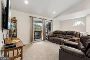 7876 Waverley Mill Ct, Gainesville, VA 20155 - Photo 3