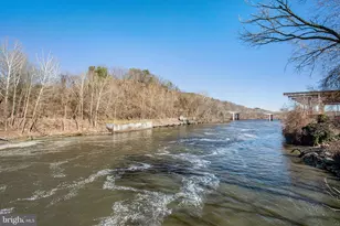 1521 Colonial Dr, Woodbridge, VA 22192 - Photo 37