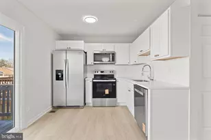 4612 Charlton Ct, Woodbridge, VA 22193 - Photo 11