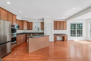 5664 Liberty Manor Cir, Woodbridge, VA 22193 - Photo 13