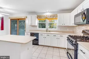 15385 Bevanwood Dr, Woodbridge, VA 22193 - Photo 17