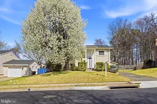 4422 Hamilton Dr, Woodbridge, VA 22193 - Photo 3