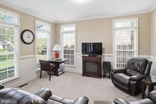 3937 Leaf Lawn Ln, Woodbridge, VA 22192 - Photo 5