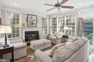 3937 Leaf Lawn Ln, Woodbridge, VA 22192 - Photo 7