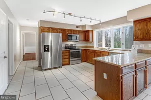 13012 Montpelier Ct, Woodbridge, VA 22192 - Photo 5