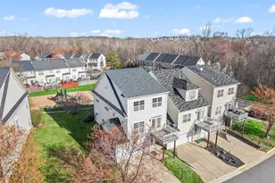 16454 Kenneweg Ct, Woodbridge, VA 22191 - Photo 5