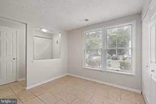 3601 Wharf Ln, Triangle, VA 22172 - Photo 11