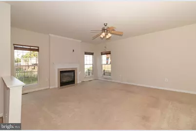 6758 Sutton Oaks Way, Gainesville, VA 20155 - Photo 9