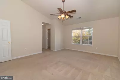 6758 Sutton Oaks Way, Gainesville, VA 20155 - Photo 15