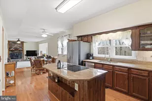 11547 Gunner Ct, Woodbridge, VA 22192 - Photo 9