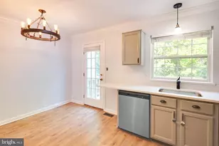 1832 Tiger Lily Cir, Woodbridge, VA 22192 - Photo 7