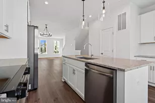 596 Watermans Dr, Woodbridge, VA 22191 - Photo 19