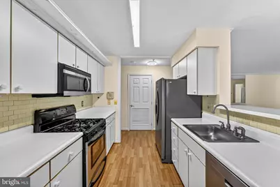 10998 Koman Circle #203, Manassas, VA 20109 - Photo 9