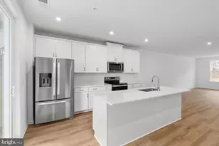 2546 Neabsco Common Pl, Woodbridge, VA 22191 - Photo 11