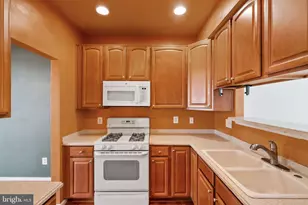9023 Brewer Creek Pl, Manassas, VA 20109 - Photo 17