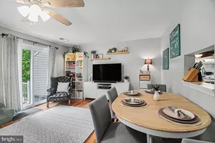 2868 Burgundy Pl, Woodbridge, VA 22192 - Photo 9