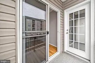 15825 John Diskin Cir, Woodbridge, VA 22191 - Photo 11