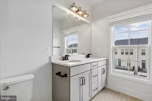 6703 Upland Mnr Dr, Gainesville, VA 20155 - Photo 9
