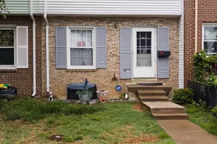 2828 Beechtree Ln, Woodbridge, VA 22191 - Photo 3