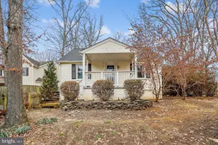 18418 Woodland Dr, Triangle, VA 22172 - Photo 1
