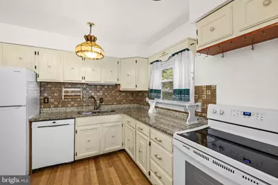 5236 Midway Court, Woodbridge, VA 22193 - Photo 9