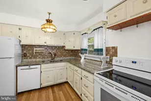 5236 Midway Ct, Woodbridge, VA 22193 - Photo 9