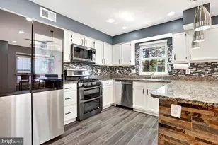 12887 Hunterbrook Dr, Woodbridge, VA 22192 - Photo 7